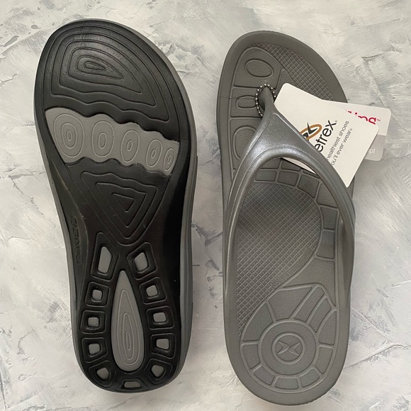 NEW Water Friendly Grey Fiji Flip Flop with Arch Support - Picture 2 of 4